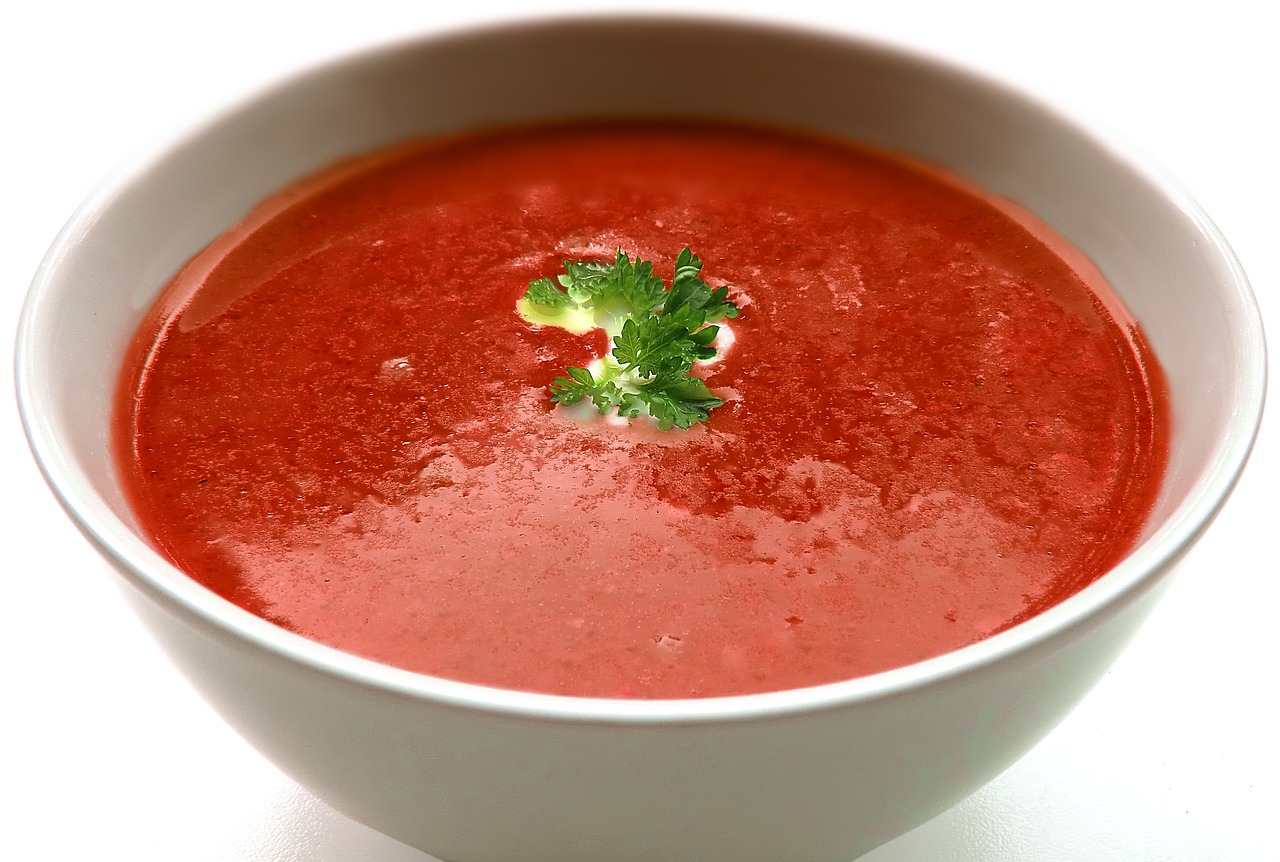 5 Proste i skuteczne porady, aby doprawić zupę pomidorową